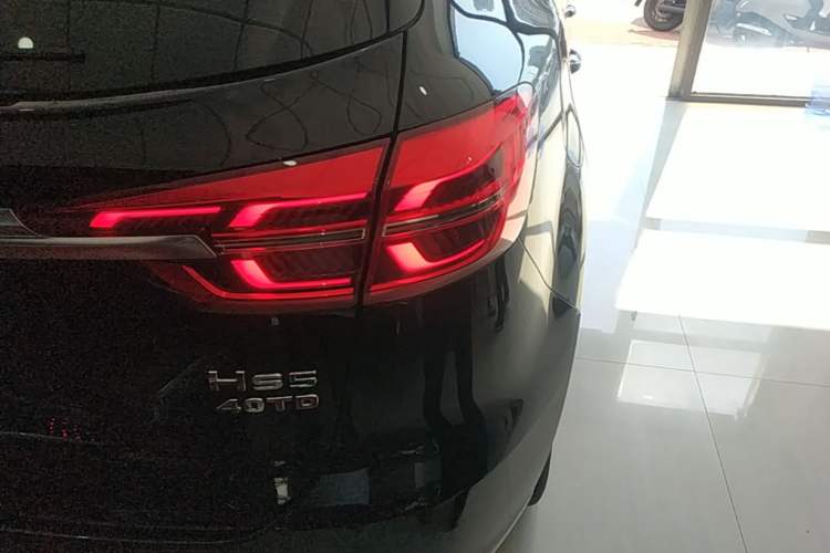 Used Hongqi HS5 2022 Facelifted Version 2.0T Smart Connect Flagship All-Wheel-Drive Edition Right Rear Taillight