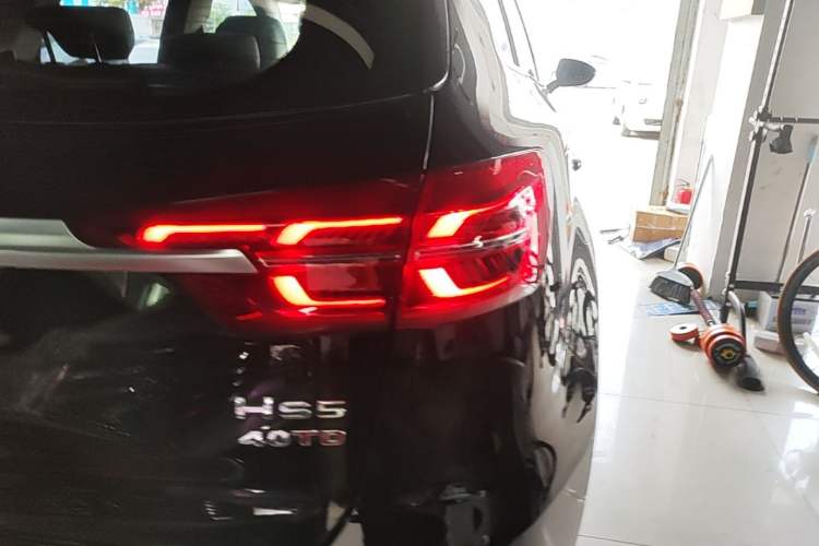 Used Hongqi HS5 2022 Revised Version 2.0T Smart Connect Flagship Edition Right Rear Taillight
