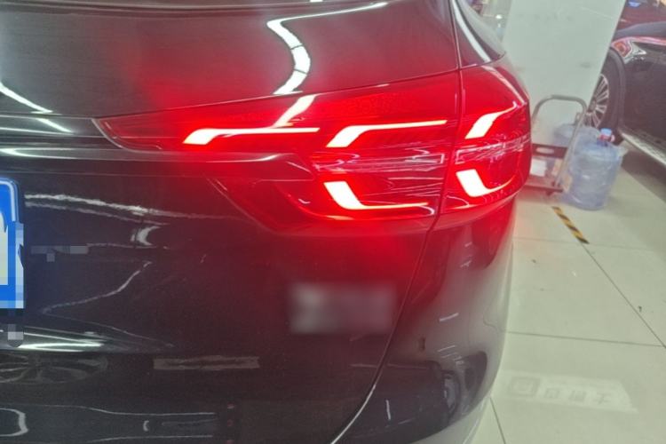 Used Hongqi HS5 2022 Revised Version 2.0T Smart Connect Flagship Edition Right Rear Taillight