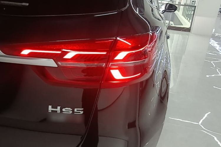 Used Hongqi HS5 2022 Facelifted Version 2.0T Smart Connect Flagship All-Wheel-Drive Edition Right Rear Taillight