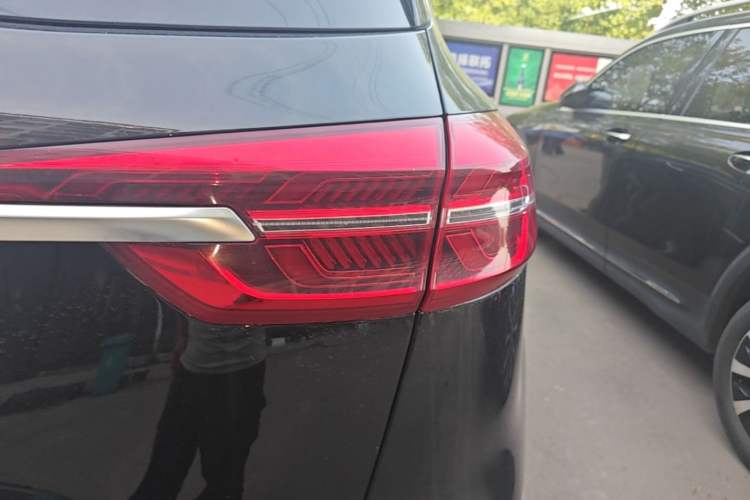 Used Hongqi HS5 2022 Revised Version 2.0T Smart Connect Flagship Edition Right Rear Taillight