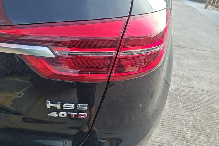 Used Hongqi HS5 2022 Facelifted Version 2.0T Smart Connect Flagship All-Wheel-Drive Edition Right Rear Taillight