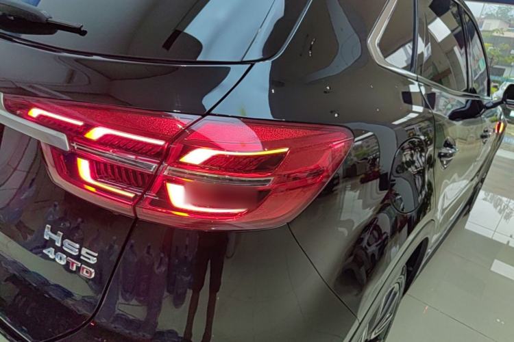Used Hongqi HS5 2022 Facelifted Version 2.0T Smart Connect Flagship All-Wheel-Drive Edition Right Rear Taillight