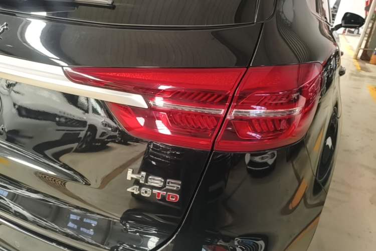 Used Hongqi HS5 2022 Facelifted Version 2.0T Smart Connect Flagship All-Wheel-Drive Edition Right Rear Taillight
