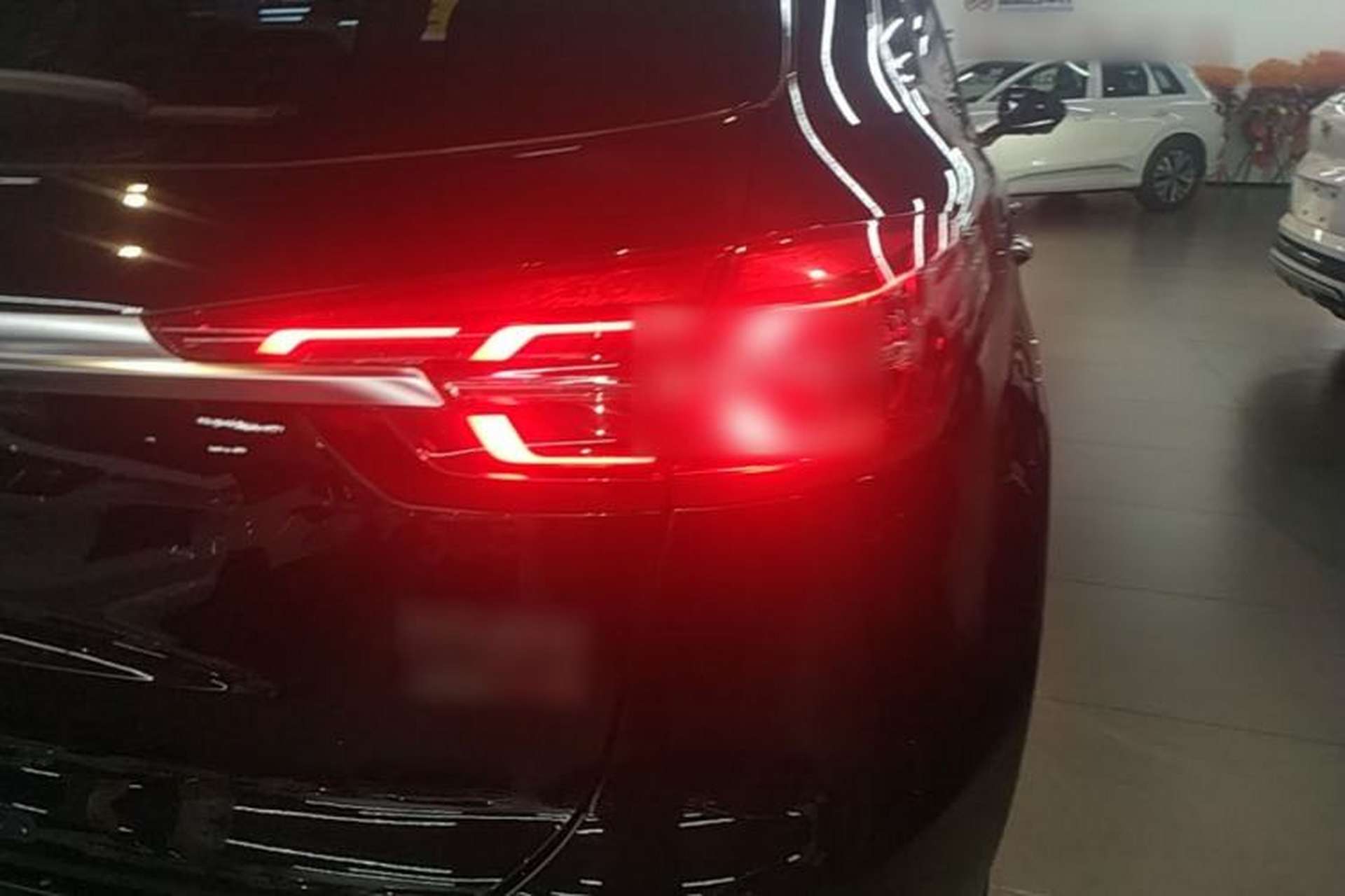 Used Hongqi HS5 2022 Revised Version 2.0T Smart Connect Flagship Edition Right Rear Taillight