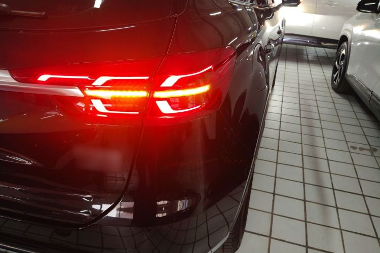 Used Hongqi HS5 2022 Revised Version 2.0T Smart Connect Flagship Edition Right Rear Taillight