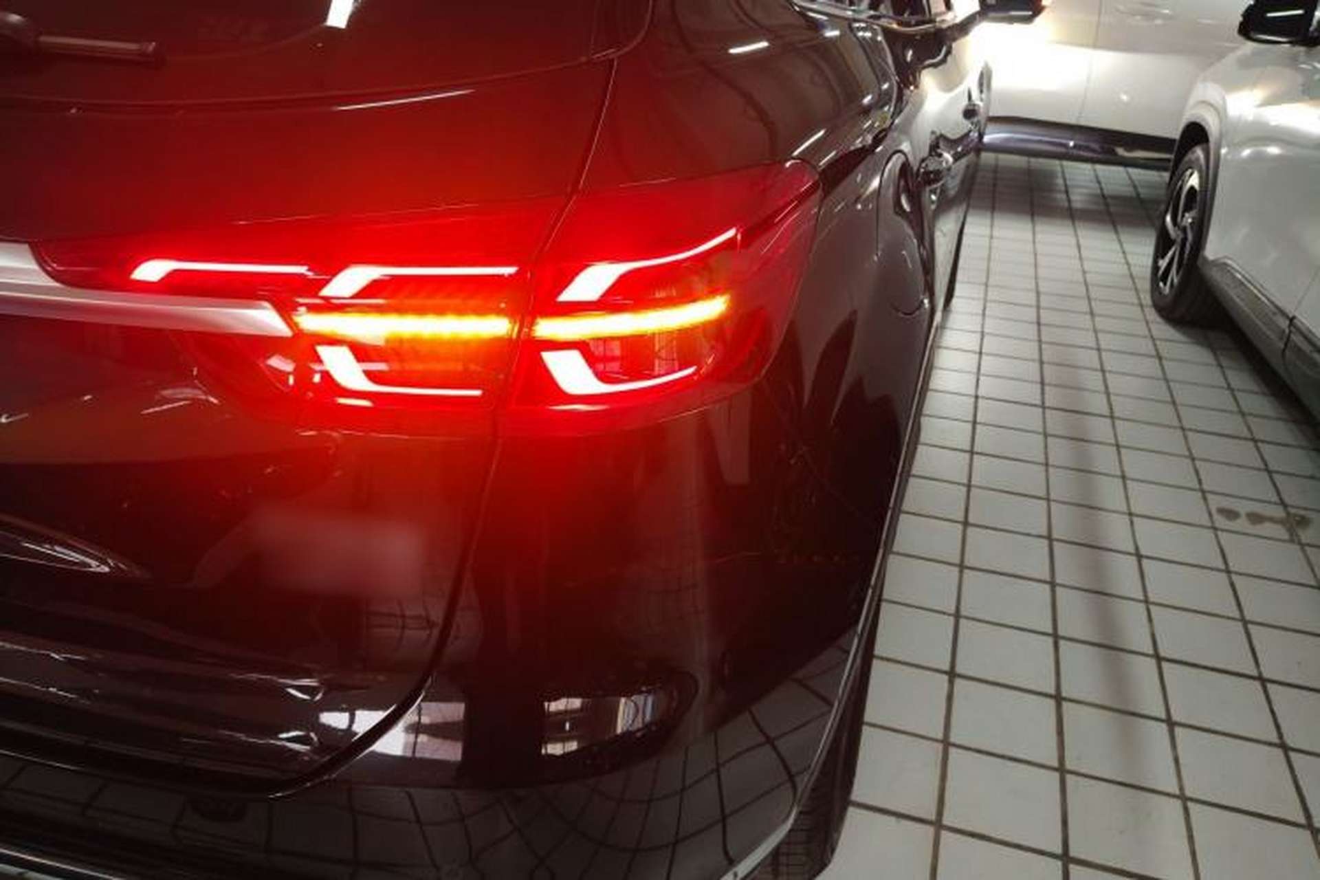 Used Hongqi HS5 2022 Revised Version 2.0T Smart Connect Flagship Edition Right Rear Taillight