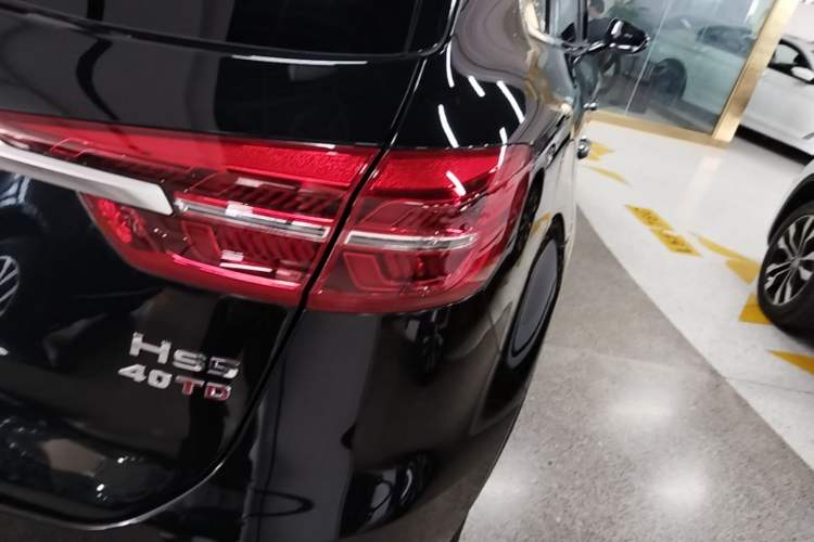 Used Hongqi HS5 2022 Facelifted Version 2.0T Smart Connect Flagship All-Wheel-Drive Edition Right Rear Taillight