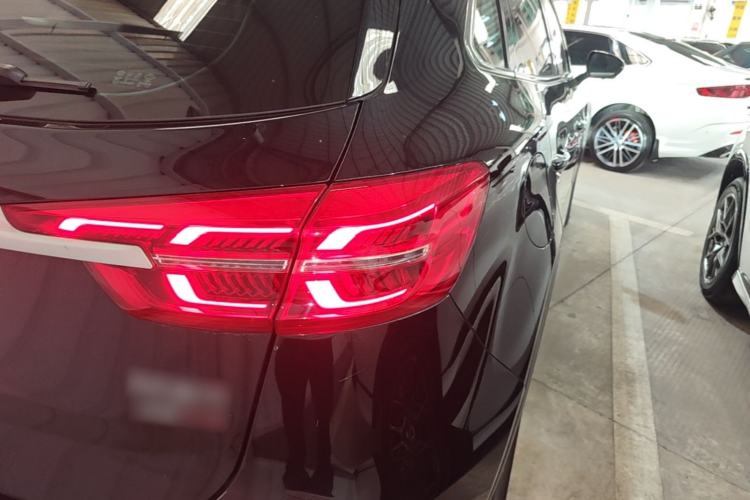 Used Hongqi HS5 2022 Revised Version 2.0T Smart Connect Flagship Edition Right Rear Taillight
