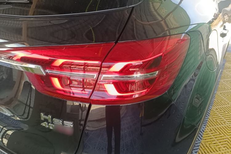 Used Hongqi HS5 2022 2.0T Smart Connect Flagship All-Wheel-Drive Version Right Rear Taillight