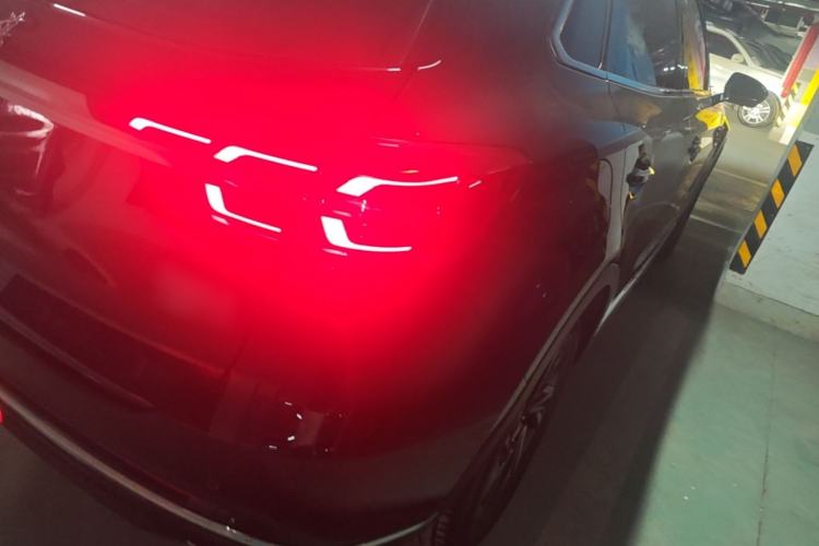 Used Hongqi HS5 2022 Revised Version 2.0T Smart Connect Flagship Edition Right Rear Taillight