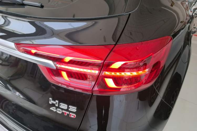 Used Hongqi HS5 2022 Revised Version 2.0T Smart Connect Flagship Edition Right Rear Taillight