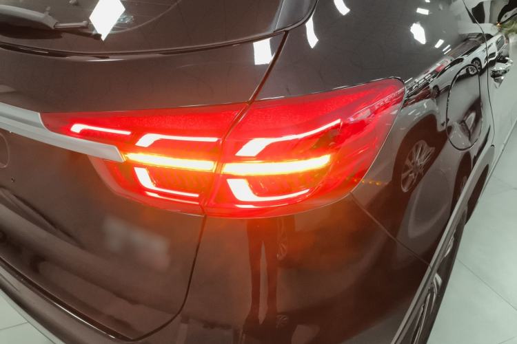 Used Hongqi HS5 2022 Revised Version 2.0T Smart Connect Flagship Edition Right Rear Taillight