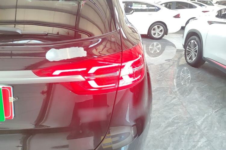 Used Hongqi HS5 2022 Facelifted Version 2.0T Smart Connect Flagship All-Wheel-Drive Edition Right Rear Taillight