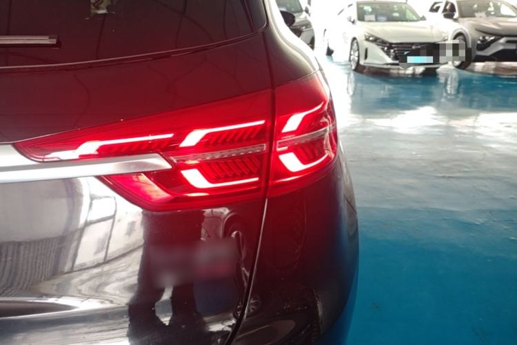 Used Hongqi HS5 2022 Facelifted Version 2.0T Smart Connect Flagship All-Wheel-Drive Edition Right Rear Taillight