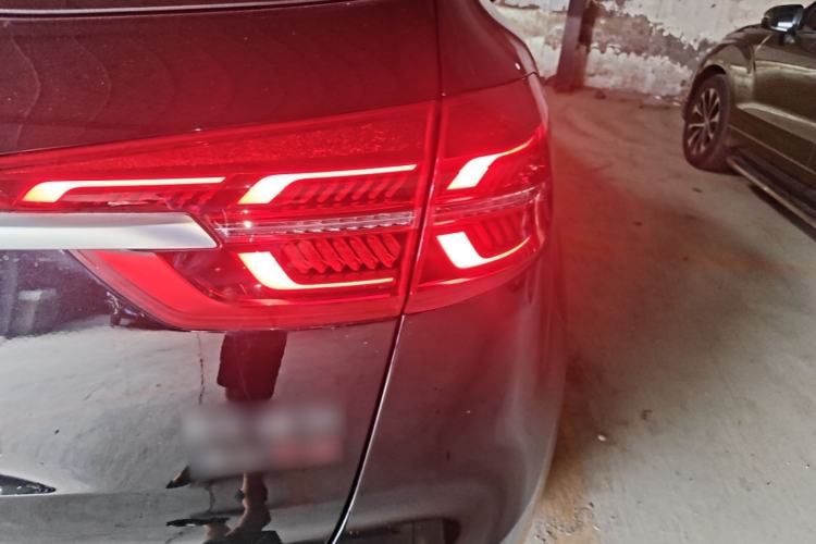 Used Hongqi HS5 2022 Revised Version 2.0T Smart Connect Flagship Edition Right Rear Taillight