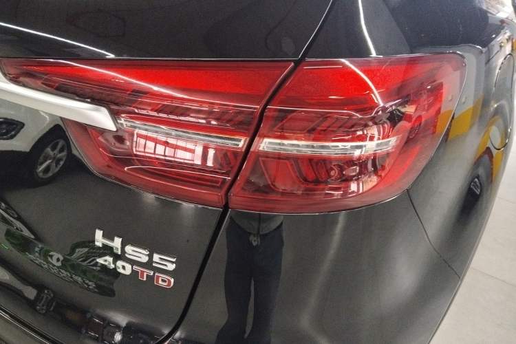 Used Hongqi HS5 2022 Facelifted Version 2.0T Smart Connect Flagship All-Wheel-Drive Edition Right Rear Taillight