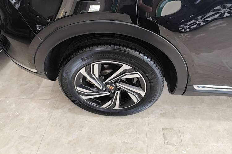 Used Hongqi HS5 2022 Revised Version 2.0T Smart Connect Flagship Edition Right Rear Wheel Hub