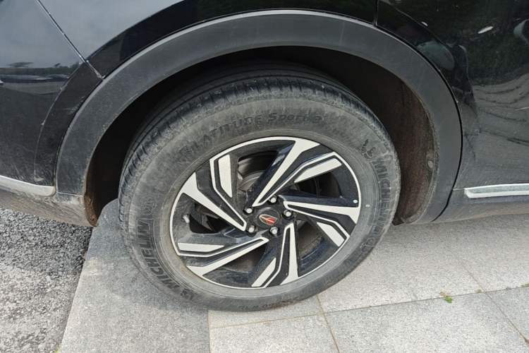Used Hongqi HS5 2022 2.0T Smart Connect Flagship Edition Right Rear Wheel Hub