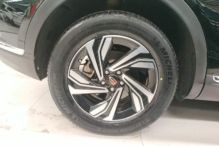 Used Hongqi HS5 2022 2.0T Smart Connect Flagship Edition Right Rear Wheel Hub