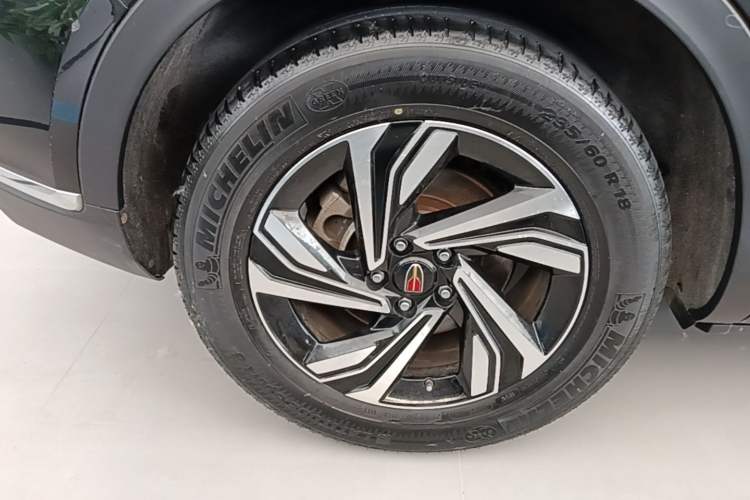 Used Hongqi HS5 2022 Revised Version 2.0T Smart Connect Flagship Edition Right Rear Wheel Hub