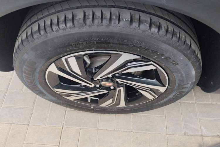 Used Hongqi HS5 2022 2.0T Smart Connect Flagship Edition Right Rear Wheel Hub