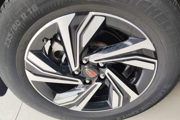 Used Hongqi HS5 2022 Revised Version 2.0T Smart Connect Flagship Edition Right Rear Wheel Hub