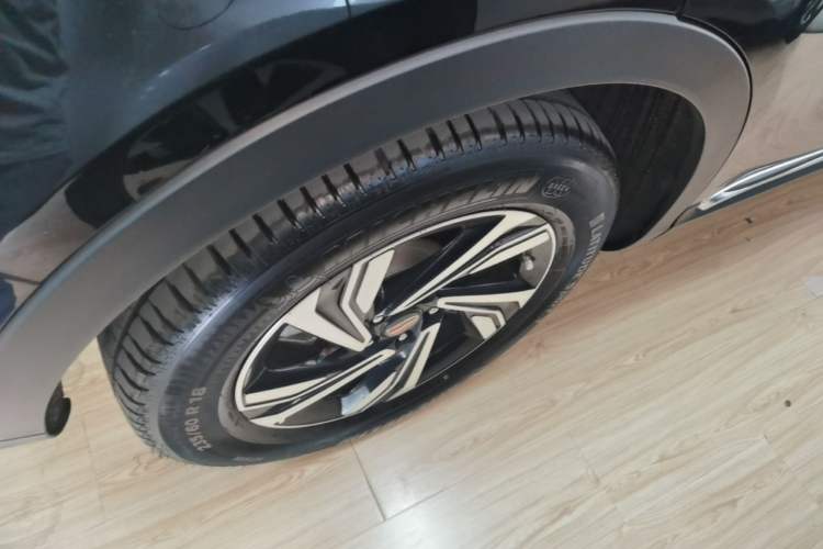 Used Hongqi HS5 2022 Revised Version 2.0T Smart Connect Flagship Edition Right Rear Wheel Hub