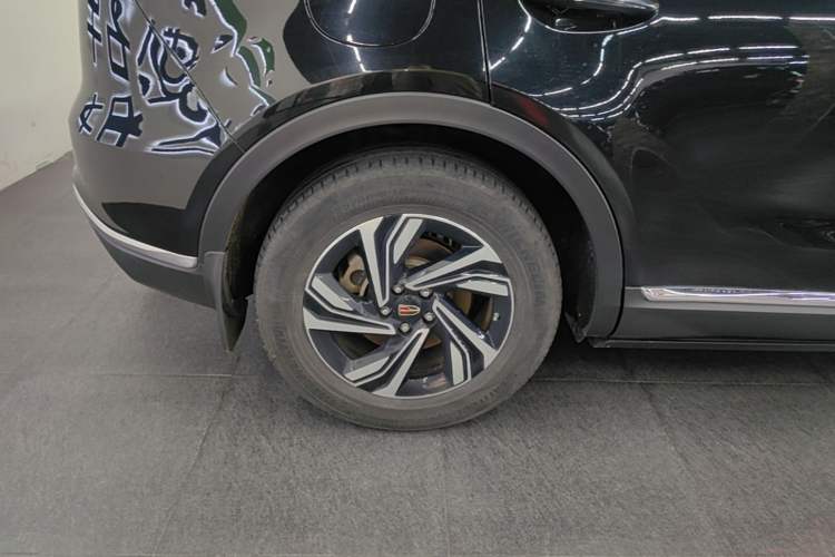 Used Hongqi HS5 2022 Revised Version 2.0T Smart Connect Flagship Edition Right Rear Wheel Hub