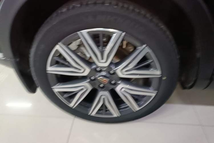 Used Hongqi HS5 2022 Facelifted Version 2.0T Smart Connect Flagship All-Wheel-Drive Edition Right Rear Wheel Hub