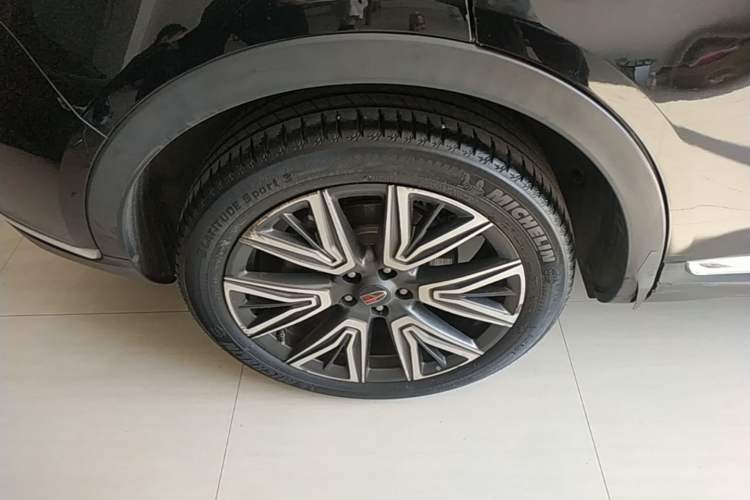 Used Hongqi HS5 2022 Facelifted Version 2.0T Smart Connect Flagship All-Wheel-Drive Edition Right Rear Wheel Hub