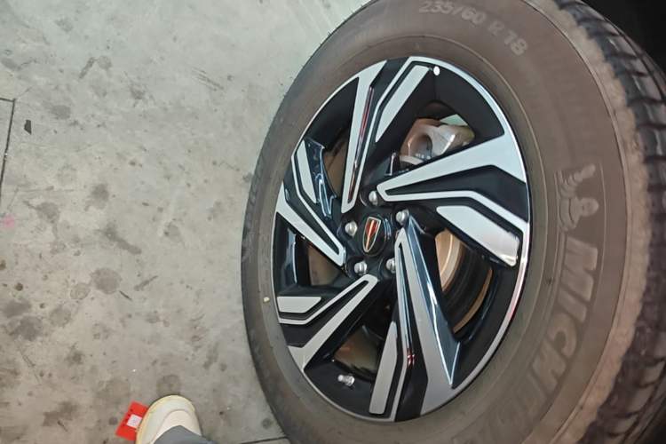 Used Hongqi HS5 2022 Revised Version 2.0T Smart Connect Flagship Edition Right Rear Wheel Hub