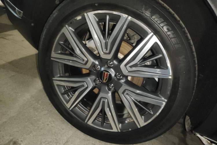 Used Hongqi HS5 2022 2.0T Smart Connect Flagship All-Wheel-Drive Version Right Rear Wheel Hub