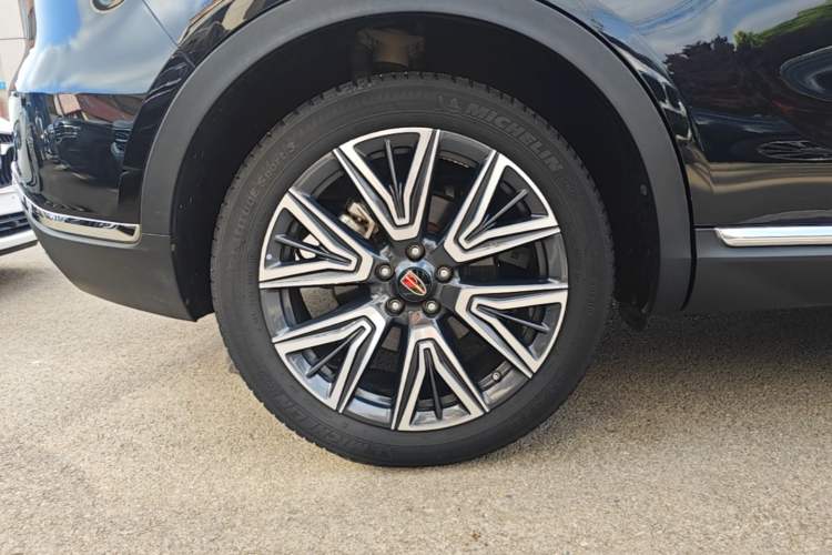 Used Hongqi HS5 2022 Facelifted Version 2.0T Smart Connect Flagship All-Wheel-Drive Edition Right Rear Wheel Hub