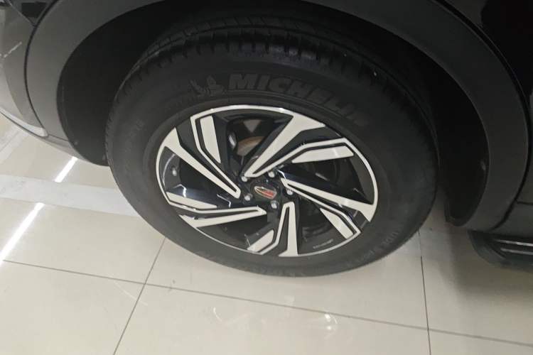 Used Hongqi HS5 2022 Revised Version 2.0T Smart Connect Flagship Edition Right Rear Wheel Hub