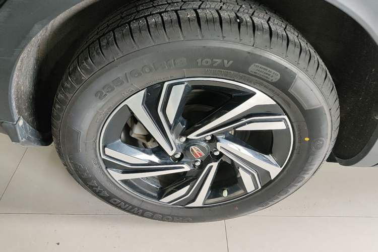 Used Hongqi HS5 2022 Revised Version 2.0T Smart Connect Flagship Edition Right Rear Wheel Hub