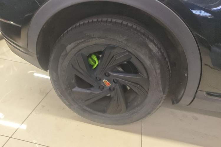 Used Hongqi HS5 2022 Revised Version 2.0T Smart Connect Flagship Edition Right Rear Wheel Hub