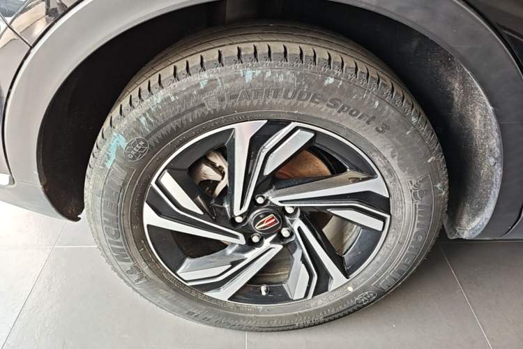 Used Hongqi HS5 2022 Revised Version 2.0T Smart Connect Flagship Edition Right Rear Wheel Hub