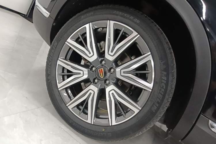 Used Hongqi HS5 2022 Facelifted Version 2.0T Smart Connect Flagship All-Wheel-Drive Edition Right Rear Wheel Hub