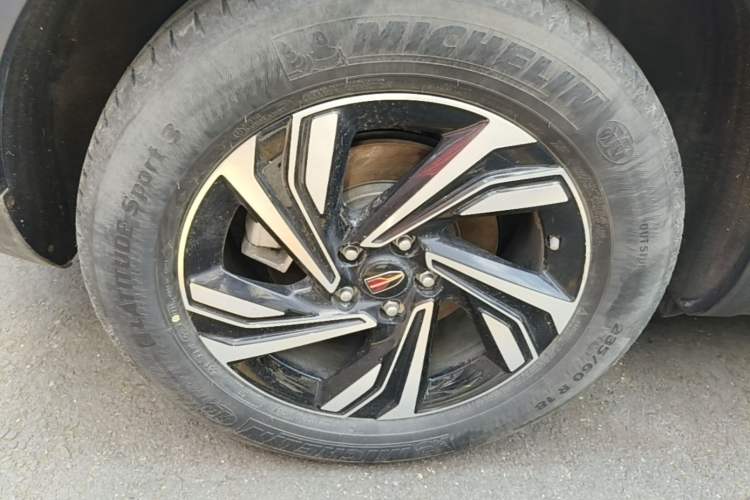 Used Hongqi HS5 2022 2.0T Smart Connect Flagship Edition Right Rear Wheel Hub