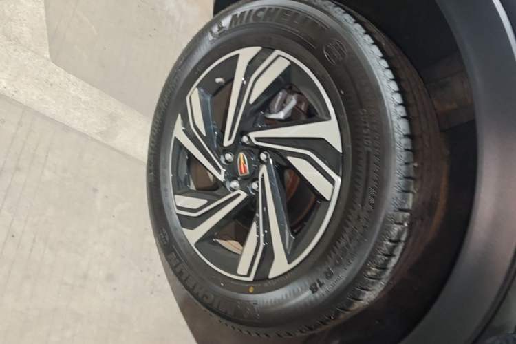Used Hongqi HS5 2022 Revised Version 2.0T Smart Connect Flagship Edition Right Rear Wheel Hub