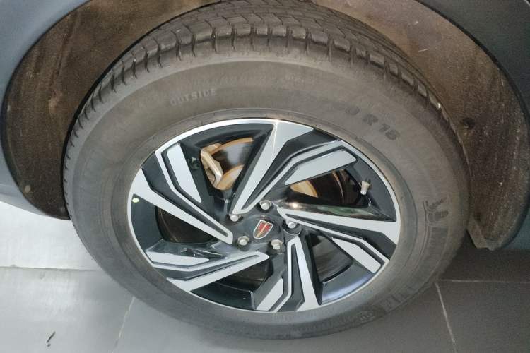 Used Hongqi HS5 2022 Revised Version 2.0T Smart Connect Flagship Edition Right Rear Wheel Hub