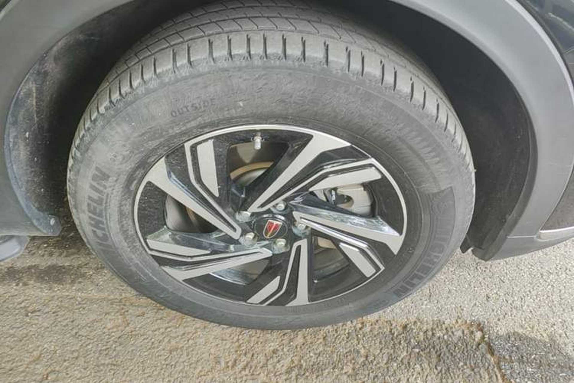 Used Hongqi HS5 2022 Revised Version 2.0T Smart Connect Flagship Edition Right Rear Wheel Hub