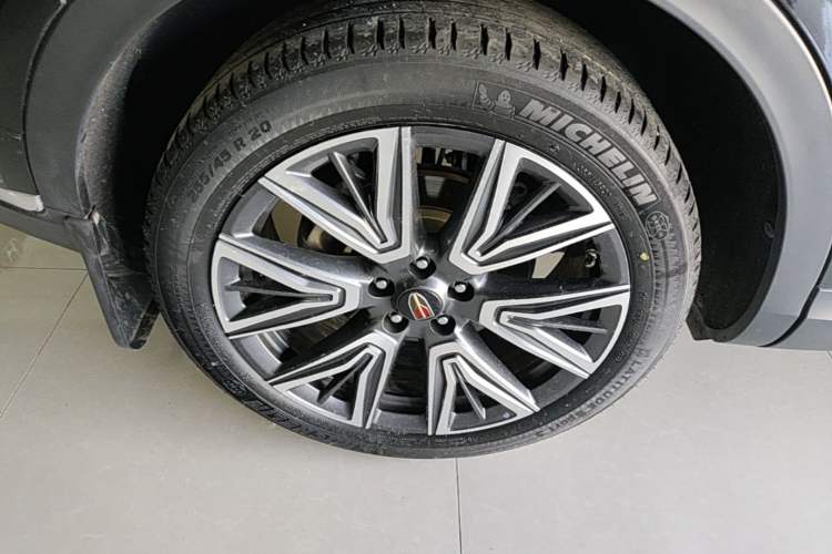 Used Hongqi HS5 2022 Facelifted Version 2.0T Smart Connect Flagship All-Wheel-Drive Edition Right Rear Wheel Hub