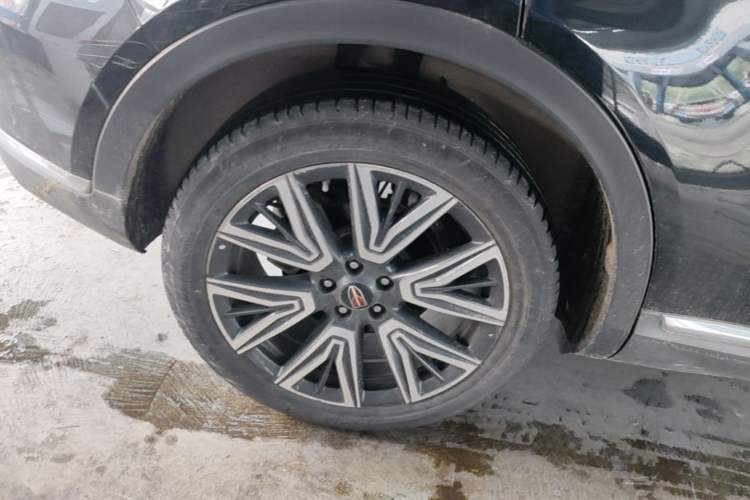 Used Hongqi HS5 2022 Facelifted Version 2.0T Smart Connect Flagship All-Wheel-Drive Edition Right Rear Wheel Hub
