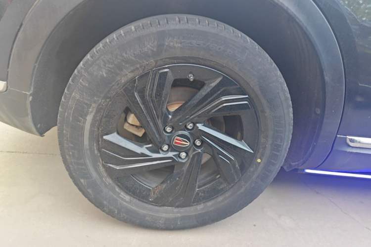 Used Hongqi HS5 2022 Revised Version 2.0T Smart Connect Flagship Edition Right Rear Wheel Hub