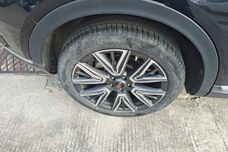 Used Hongqi HS5 2022 Facelifted Version 2.0T Smart Connect Flagship All-Wheel-Drive Edition Right Rear Wheel Hub