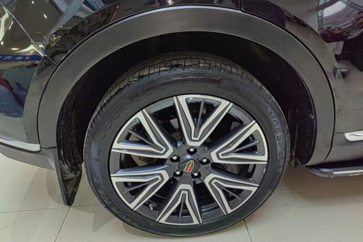 Used Hongqi HS5 2022 Facelifted Version 2.0T Smart Connect Flagship All-Wheel-Drive Edition Right Rear Wheel Hub