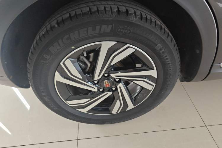 Used Hongqi HS5 2022 2.0T Smart Connect Flagship Enjoyment Purchase Edition Right Rear Wheel Hub