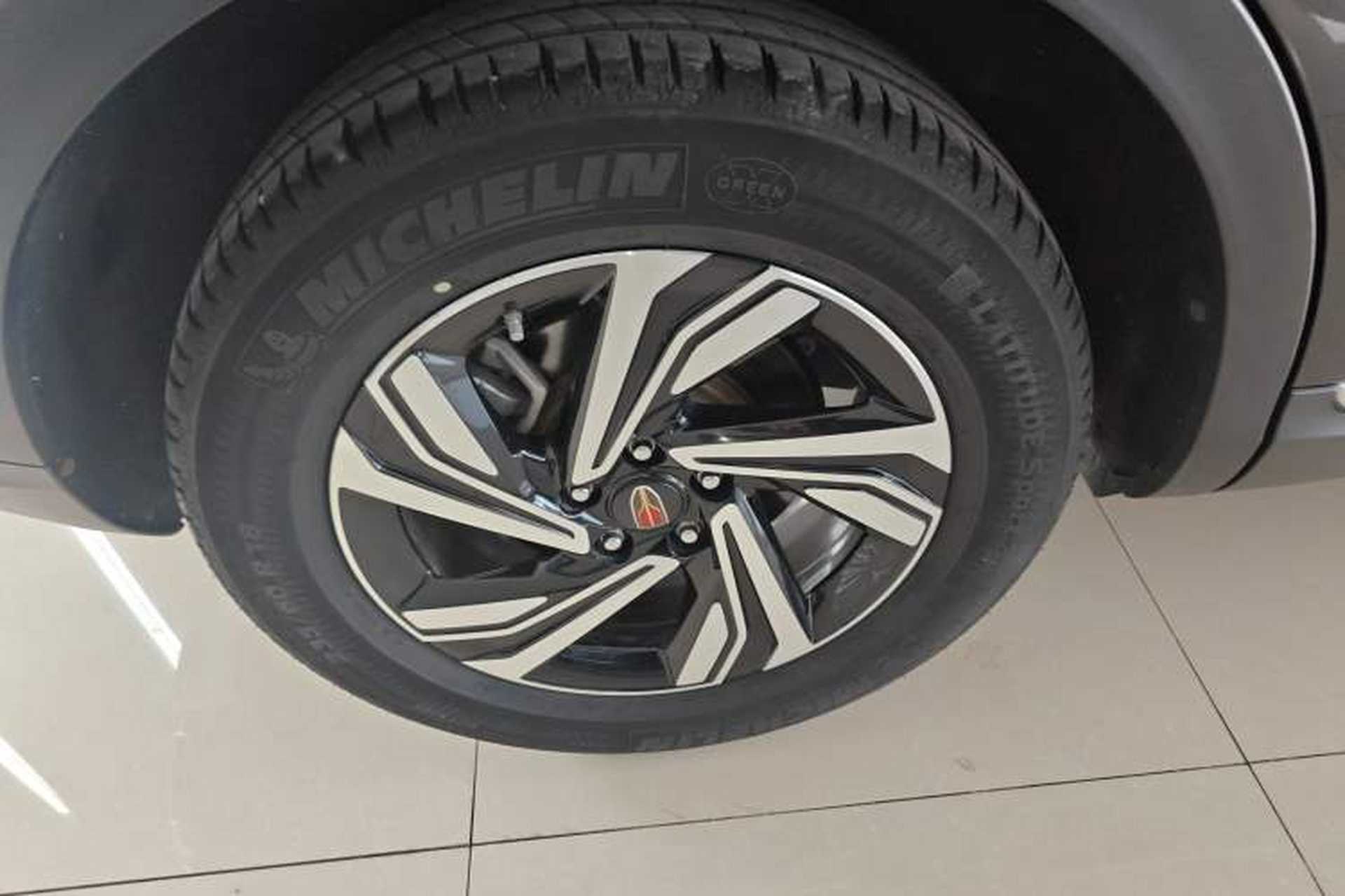 Used Hongqi HS5 2022 2.0T Smart Connect Flagship Enjoyment Purchase Edition Right Rear Wheel Hub